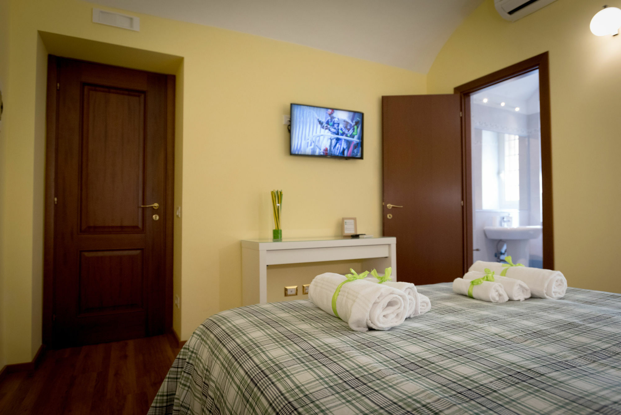 Bed & Breakfast Candia House